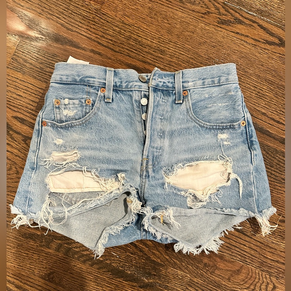 LEVI’S 501 Original Distressed Denim Shorts Women Size 24 💙